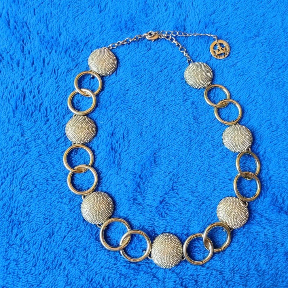 Vintage Trifari Celtic Ring Link Textured Circle Gold Tone Choker Necklace